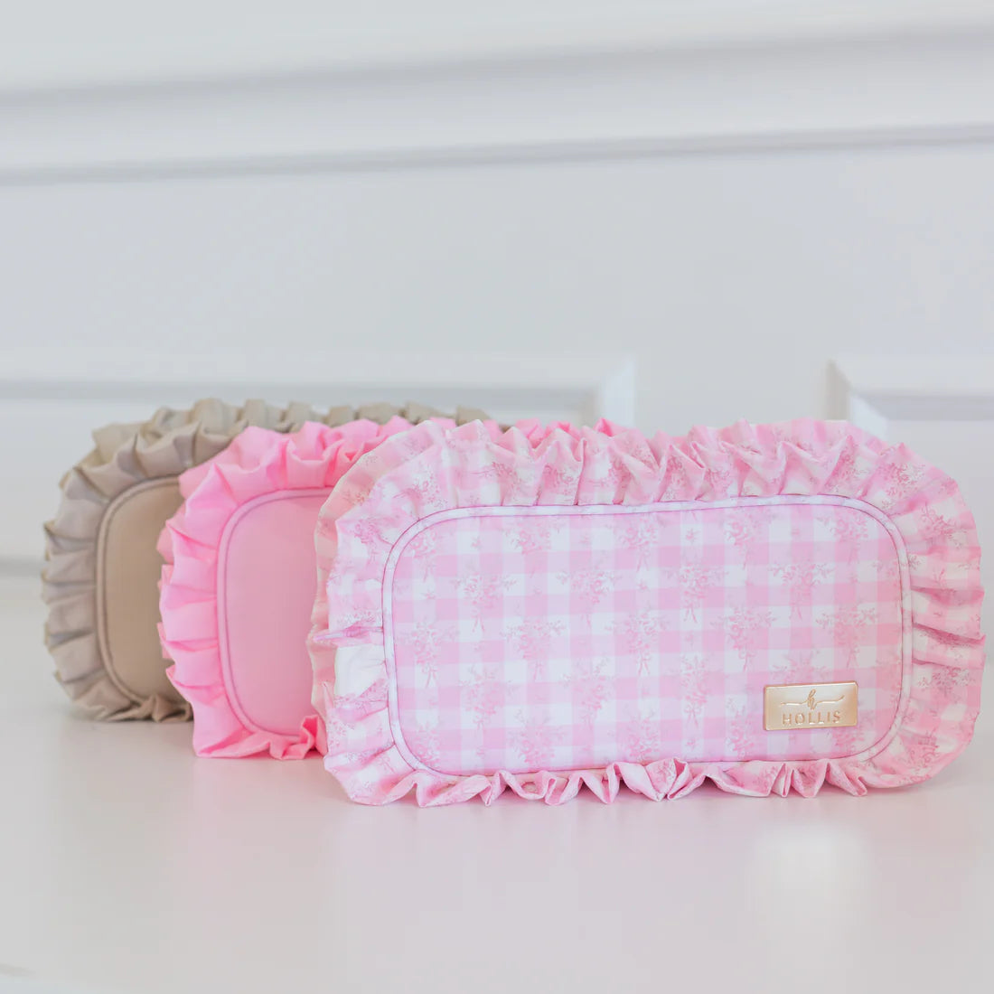 Ruffled pouch medium